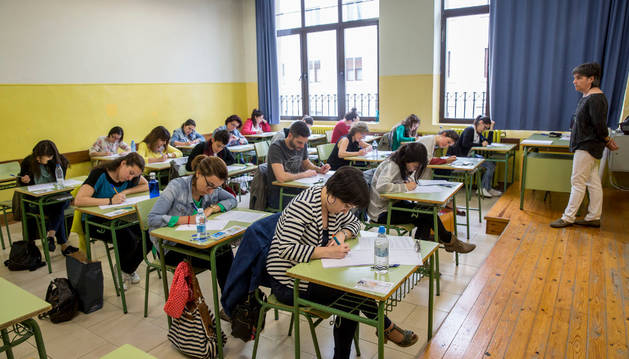 Una de las aulas del I.E.S Plaza de la Cruz de Pamplona durante las pruebas OPE de Eduación.