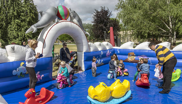 A lo largo de la jornada cientos de familias se dieron cita en el entorno de la Ciudadela.