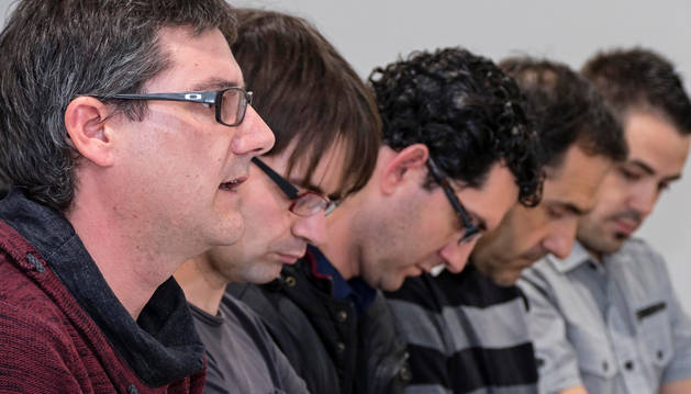 El director de la escuela de música, Javier Martínez, primero por la izquierda, junto a otros compañeros del claustro en una imagen tomada durante una de sus comparecencias la pasada primavera.