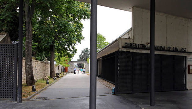 El cableado para la instalación de las cámaras está colocado y recorre todas las puertas. En la imagen la situada junto al horno crematorio.