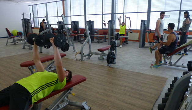 El polideportivo de Estella enseña a los usuarios su nuevo gimnasio