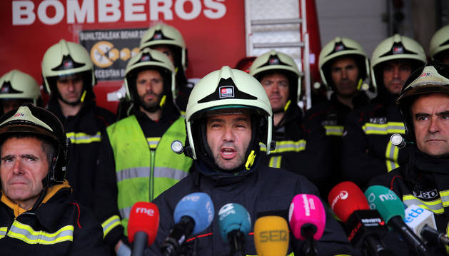 Representantes de Bomberos de Navarra en una rueda de prensa convocada el mes de junio.