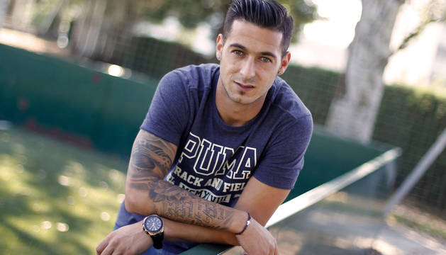 “Que el dolor de haberte perdido no me quite la alegría de haberte tenido”, dice uno de los tatuajes de Sergio León en memoria de su padre.