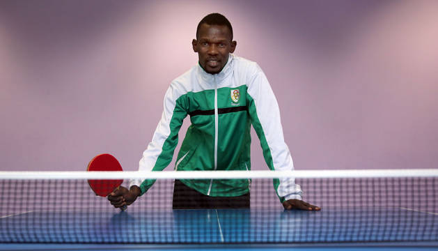 El jugador y entrenador de tenis de mesa Kazeem Ahmed, nigeriano de 29 años, ha llegado esta temporada a la sección de esta disciplina de Oberena.