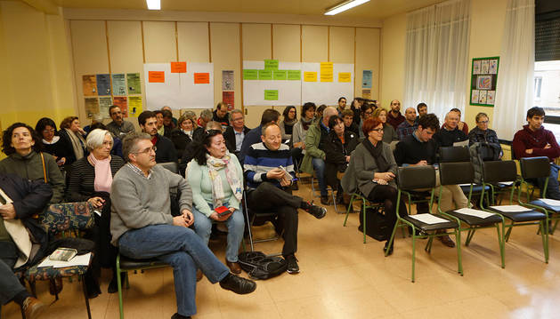 Imagen de uno de los foros de barrio celebrado este año. En primera fila, Alberto Labarga (Aranzadi).
