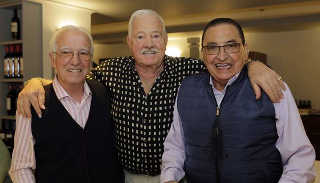Desde la izquierda: Enrique Los Arcos, Iñaki Astondoa y Enrique Abad en su encuentro de ayer.