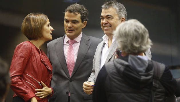 Los socialistas María Chivite, Guzmán Garmendia y Santos Cerdan, en el hemiciclo del Parlamento esta semana.