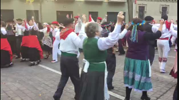 Baile de la Muthiko en el Casco Antiguo de Pamplona