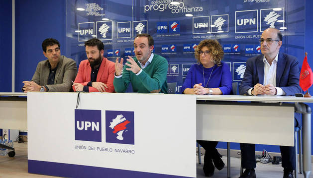 De izda. a dcha.: Luis Casado, Carlos Moreno, Javier Esparza, Mª Carmen Segura, y Alberto Catalán, en la rueda de prensa de este miércoles en Tudela.