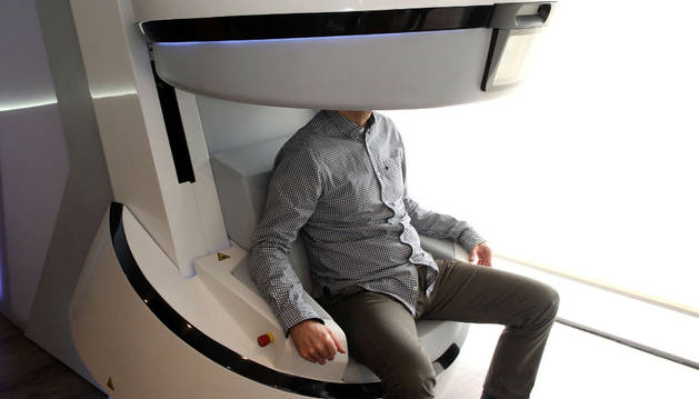 La máquina de Davalor que está instalada en la óptica de José Miguel Pascual, en Tudela.