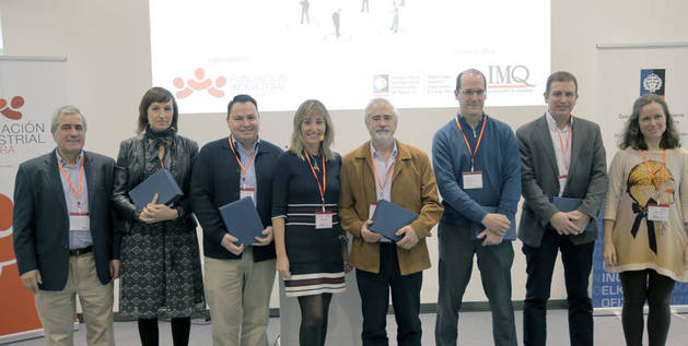 foto de Manolo Moreno (Fundación Industrial Navarra), María Lucía Vicente (Rookwool), Javier Guiral (Gamesa), Elena Alemán (Gerente de la Fundación Industrial Navarra), Patxi Mendióroz (Fundación Industrial Navarra), Carlos Achaerandio (ACMP), Jon Navarlaz (Industrial Augmented Reality) y Camino Conde (Responsable de Empresas de la Fundación Industrial Navarra)