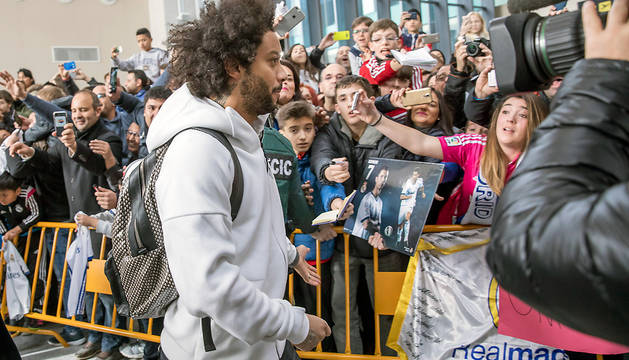 Imágenes de los jugadores del Real Madrid a su llegada al Aeropuerto de Noáin-Pamplona horas antes de disputar el partido frente a Osasuna en El Sadar.