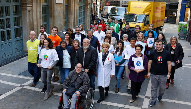 En su silla de ruedas, Fermín Yerro Izco -de Nuevo Futuro- abre una comitiva de generosidad, representada por voluntarios de 19 entidades sociales.