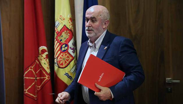 El consejero de Educación, José Luis Mendoza, antes de comparecer ayer ante los medios. En sus dos periodos de preinscripciones como consejero la red concertada ha crecido un 3,1%.