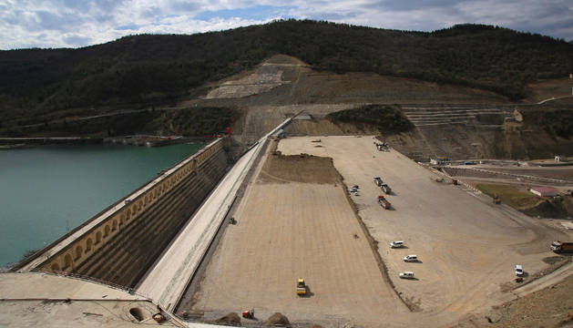 Obras de recrecimiento del embalse de Yesa, una la mayor inversión del Estado en Navarra.