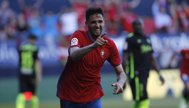 Kenan Kodro celebra el gol que marcó al Sporting de Gijón recientemente en El Sadar.