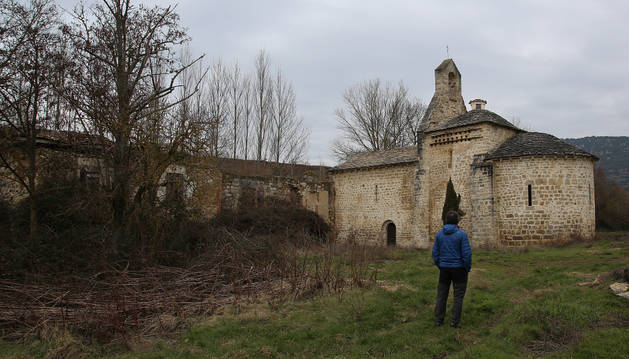 Foto del aspecto que presentaba el monasterio de Yarte en enero. Detrás, la escombrera.