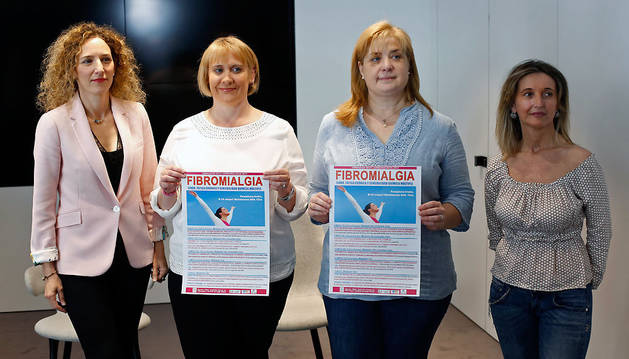 Nerea Ibarra (Caixaback), Maider Aguirre y Susana Aranguren (afectadas y socias de FRIDA) y Patricia Murcia García (presidenta FRIDA).
