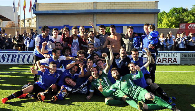 La plantilla de la Peña Sport celebró el domingo el título en el San Francisco de Tafalla.