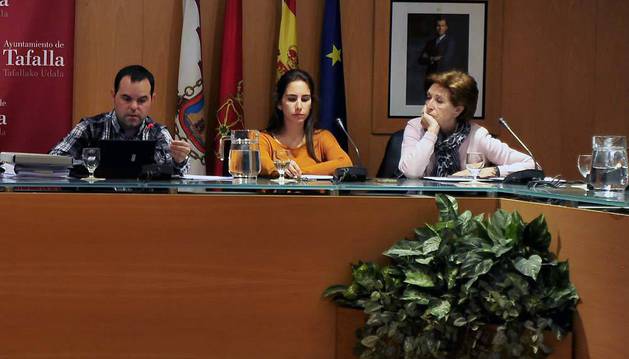 Desde la izda., tres de los cuatro concejales regionalistas, Pablo Larrasoaña, Raquel Irigalba y Loren Albéniz.