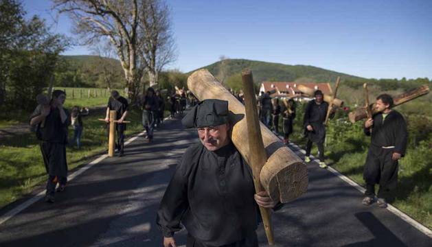 Los vecinos de Oroz- Betelu y el valle de Arce peregrinaron a Roncesvalles