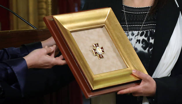 La Cruz de Carlos III el Noble fue creada en 1997 por el Gobierno de Navarra.