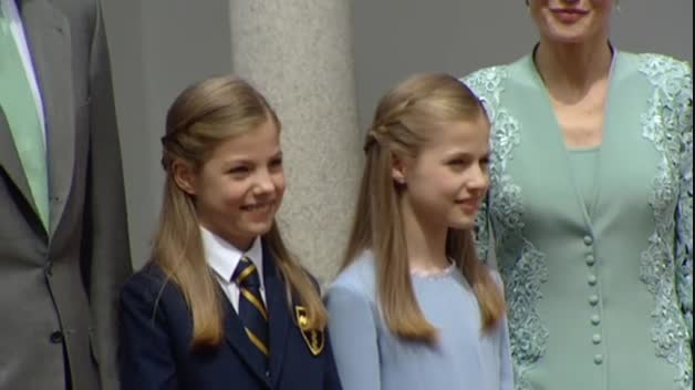La infanta Sofía recibe su primera Comunión
