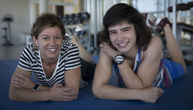 Yolanda Soler -ex medallista olímpica y actual entrenadora- y Jaione Ekisoain, posando en el gimnasio de Larrabide antes de viajar a Rusia.