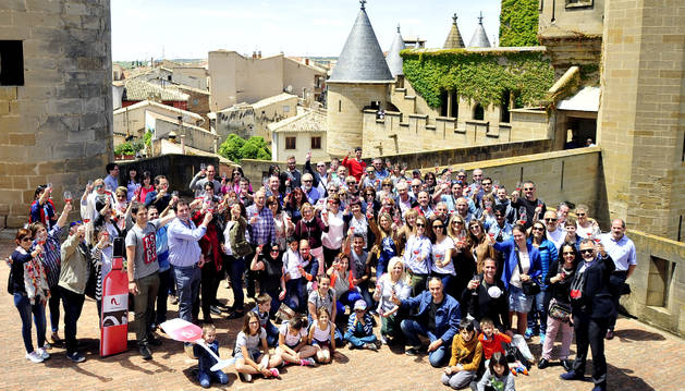 Un centenar de personas brinda en el Palacio Real de Olite por el vino con Denominación de Origen.