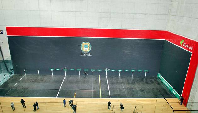 Una visión panorámica del frontón Bizkaia, donde el domingo Irribarria y Bengoetxea se jugarán el título manomanista.