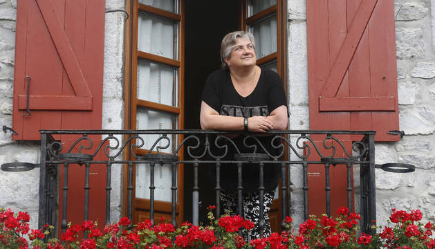 Laura Igantzi Lesakako plazan dagoen Arria etxeko balkoian. Bertako semeak ere joan ziren Ameriketara. Arriako Juanito, Juanito Telletxeak, San Franciskoko Euskal Etxeko sortzaileetako bat izan zen. Baita ere, hiri hartan dantza taldea bultzatu zuena.