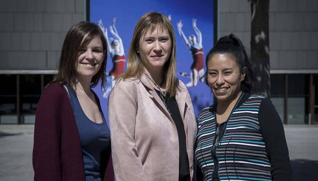 Desde la izda.: Leticia Pascual Laguna, Nerea Pérez Tristán y Juana Erika Quinteros Quinteros, tres mujeres con discapacidad en activo.