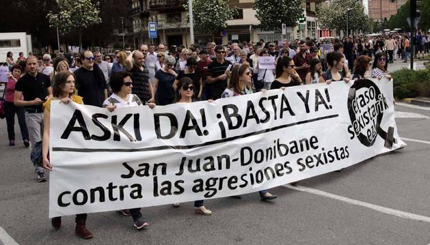 Imagen de una manifestación en protesta por unas agresiones denunciadas el año pasado en el barrio pamplonés de San Juan.