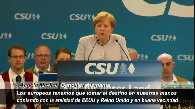 Merkel llama a los europeos a tomar las riendas de su destino