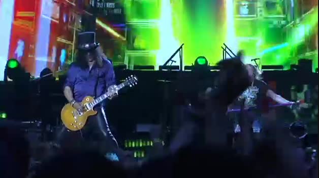 40.000 personas vibran en Bilbao con el rock de Guns N' Roses