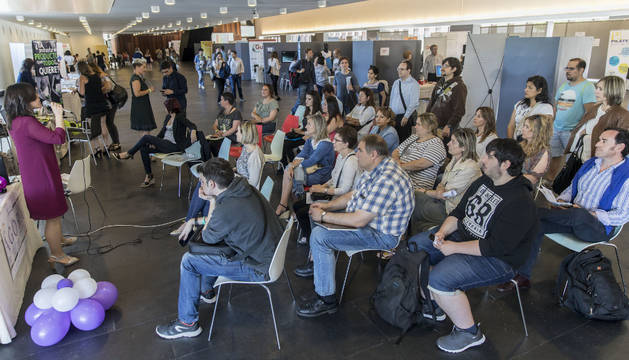 Estíbaliz Oteiza Lizaso impartiendo el curso '10 cosas que no te enseñarán en ningún curso y que todo emprendedor saber'.