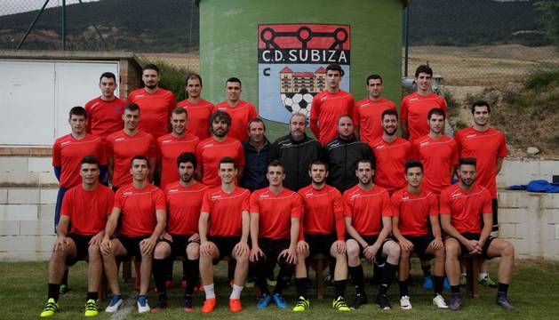 La plantilla y cuerpo técnico del Subiza en la presentación realizada este jueves en Sotoburu.
