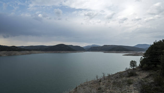 El embalse de Itoiz ha servido de colchón para hacer frente a la sequía de los últimos meses.
