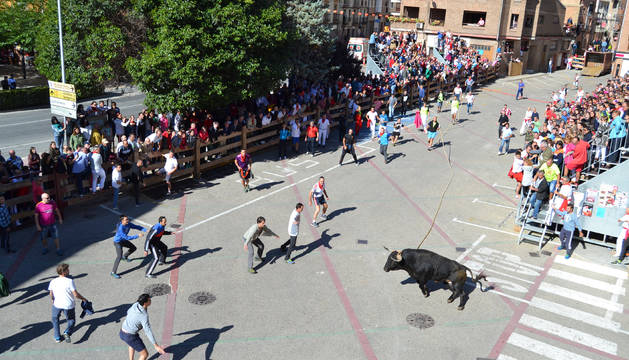 El toro con soga de la mañana, de la ganadería del Tolco, creó emoción e intensidad durante la salida.