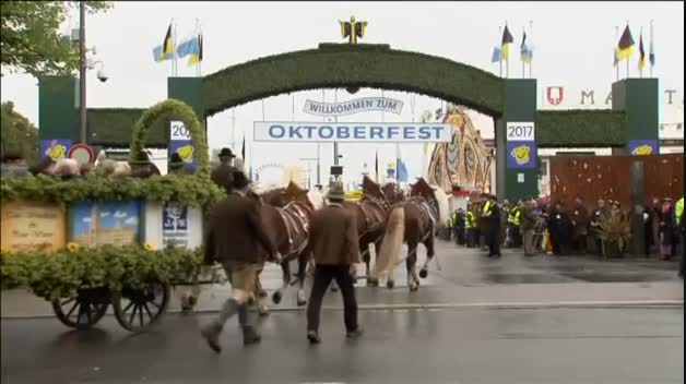 Múnich celebra el Oktoberfest entre fuertes medidas de seguridad