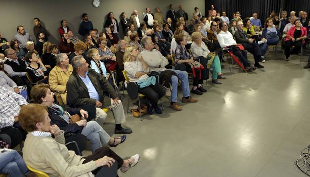 Comerciantes y vecinos asistieron al foro para debatir los cambios que el Ayuntamiento ha previsto para la avenida Pío XII.