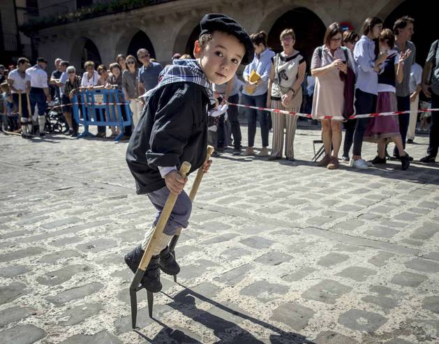 XXXIV carrera de Layas en Puente la Reina y feria de productos artesanos de la zona