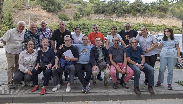 Foto de hospitaleros, voluntarios y familiares celebraron ayer en el albergue de Cordeleros la fiesta que pone fin a la temporada.