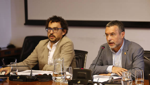 El jefe de gabinete de Derechos Sociales, Txema Mauleón, y el vicepresidente Miguel Laparra.
