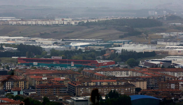 Vista, desde la ladera de San Cristóbal, con el polígono de Agustinos en el entorno de Eroski.