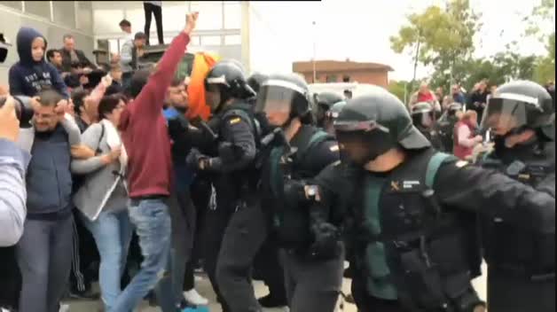 Incidentes en algunos colegios de Cataluña