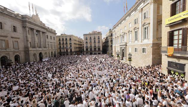 Manifestación por el diálogo en Barcelona