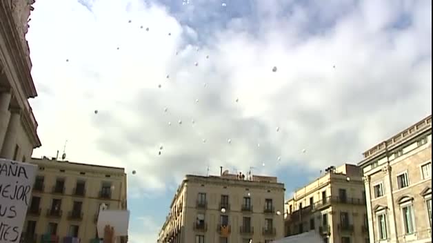 Marea blanca en Barcelona en defensa del diálogo