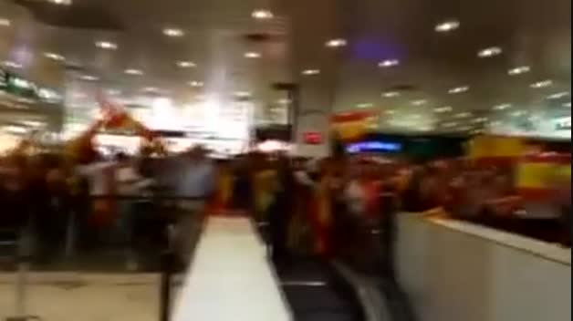 Abucheos a Pablo Iglesias en la estación de Sants de Barcelona