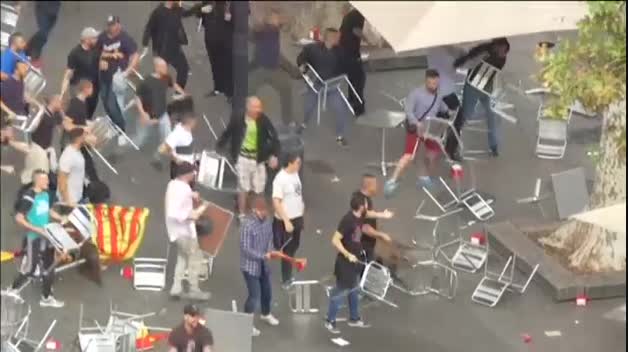 Violentos incidentes entre ultras en Barcelona